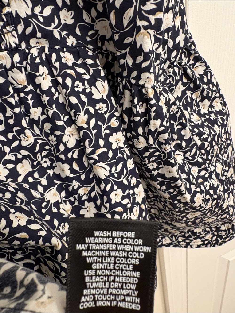 🩵HP🩵 torrid Navy and White Floral Tie-Strap Summer Top - Picture 9 of 11